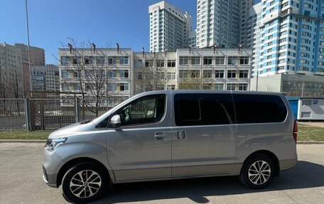 Hyundai Grand Starex Grand Starex I рестайлинг 2, 2020 год, 4 200 000 рублей, 3 фотография
