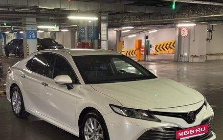 Toyota Camry, 2018 год, 2 690 000 рублей, 6 фотография