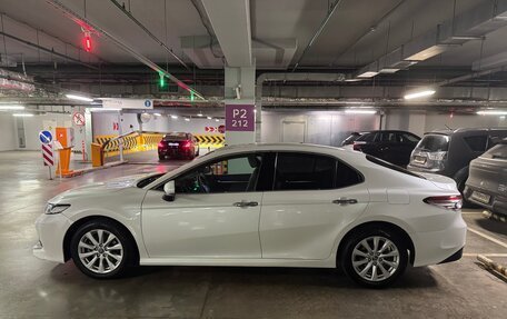 Toyota Camry, 2018 год, 2 690 000 рублей, 10 фотография