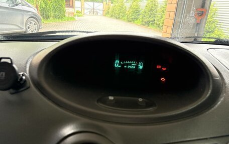 Toyota Yaris I рестайлинг, 2001 год, 410 000 рублей, 19 фотография