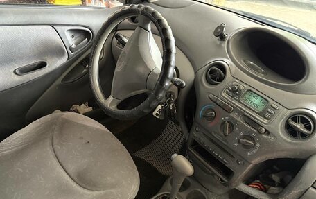 Toyota Yaris I рестайлинг, 2001 год, 410 000 рублей, 20 фотография