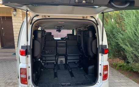 Nissan Elgrand III, 2006 год, 1 200 000 рублей, 14 фотография