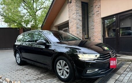 Volkswagen Passat B8 рестайлинг, 2019 год, 2 390 000 рублей, 3 фотография