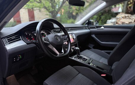 Volkswagen Passat B8 рестайлинг, 2019 год, 2 390 000 рублей, 12 фотография