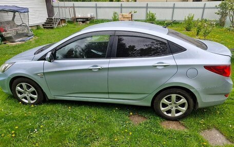 Hyundai Solaris II рестайлинг, 2011 год, 850 000 рублей, 4 фотография