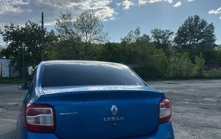Renault Logan II, 2018 год, 650 000 рублей, 3 фотография
