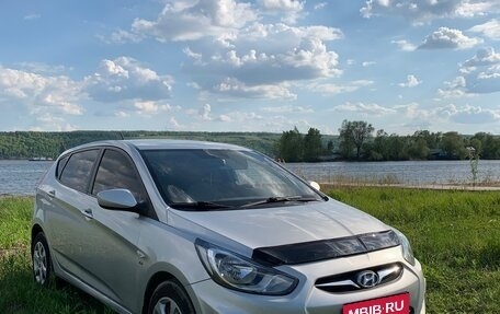 Hyundai Solaris II рестайлинг, 2012 год, 650 000 рублей, 1 фотография
