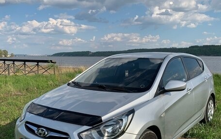 Hyundai Solaris II рестайлинг, 2012 год, 650 000 рублей, 3 фотография