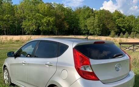 Hyundai Solaris II рестайлинг, 2012 год, 650 000 рублей, 5 фотография