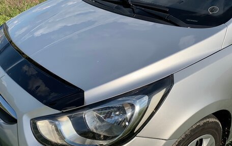 Hyundai Solaris II рестайлинг, 2012 год, 650 000 рублей, 10 фотография