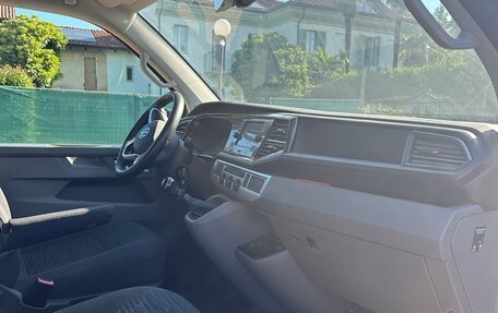 Volkswagen Caravelle T6 рестайлинг, 2021 год, 5 990 000 рублей, 6 фотография