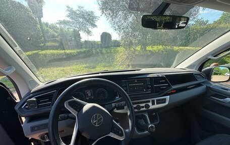Volkswagen Caravelle T6 рестайлинг, 2021 год, 5 990 000 рублей, 9 фотография