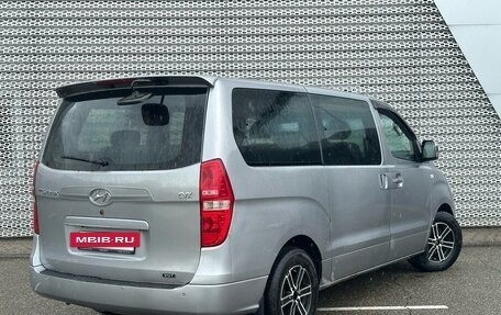 Hyundai Grand Starex Grand Starex I рестайлинг 2, 2012 год, 1 650 000 рублей, 2 фотография