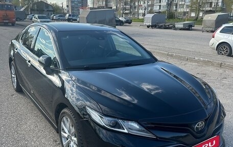 Toyota Camry, 2018 год, 2 470 000 рублей, 8 фотография