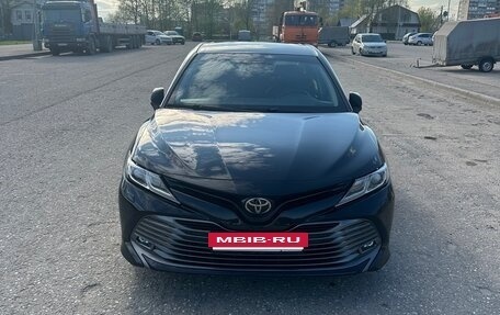 Toyota Camry, 2018 год, 2 470 000 рублей, 10 фотография