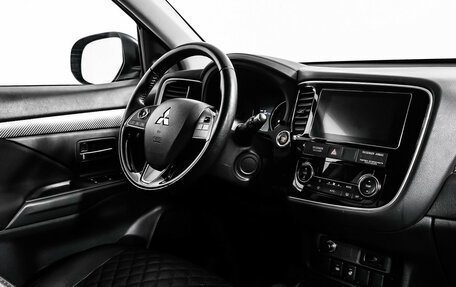Mitsubishi Outlander III рестайлинг 3, 2018 год, 1 698 000 рублей, 9 фотография