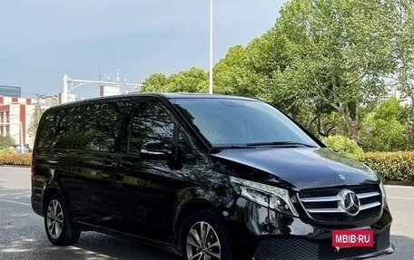 Mercedes-Benz V-Класс, 2021 год, 4 620 000 рублей, 3 фотография