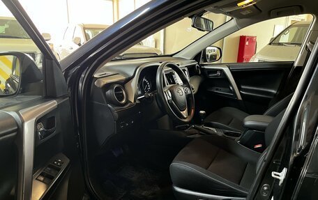 Toyota RAV4, 2017 год, 2 330 000 рублей, 12 фотография