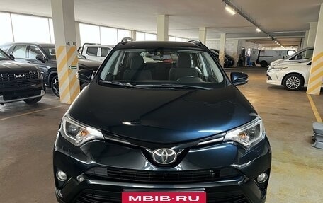 Toyota RAV4, 2017 год, 2 330 000 рублей, 11 фотография