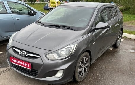 Hyundai Solaris II рестайлинг, 2011 год, 800 000 рублей, 1 фотография