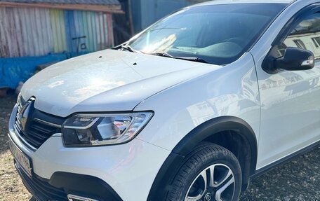 Renault Logan II, 2018 год, 1 105 000 рублей, 2 фотография