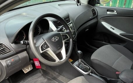 Hyundai Solaris II рестайлинг, 2011 год, 800 000 рублей, 3 фотография