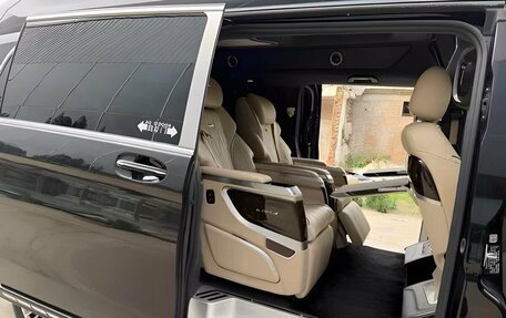 Mercedes-Benz V-Класс, 2022 год, 5 890 000 рублей, 6 фотография