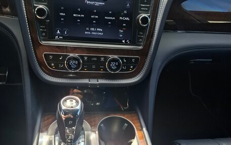 Bentley Bentayga I, 2017 год, 12 000 000 рублей, 9 фотография