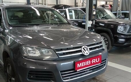 Volkswagen Touareg III, 2011 год, 2 080 000 рублей, 2 фотография