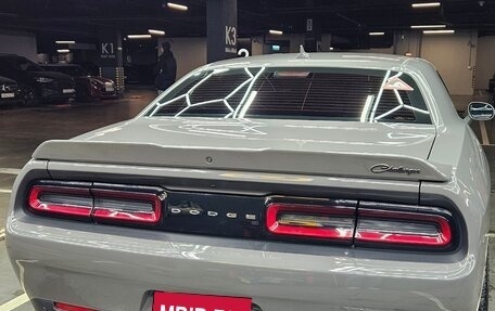 Dodge Challenger III рестайлинг 2, 2017 год, 4 100 000 рублей, 4 фотография