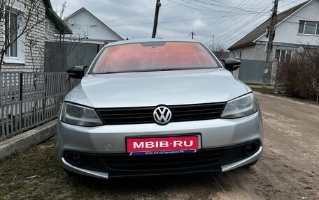 Volkswagen Jetta VI, 2013 год, 945 000 рублей, 1 фотография