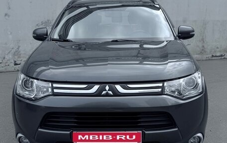 Mitsubishi Outlander III рестайлинг 3, 2013 год, 1 620 000 рублей, 3 фотография