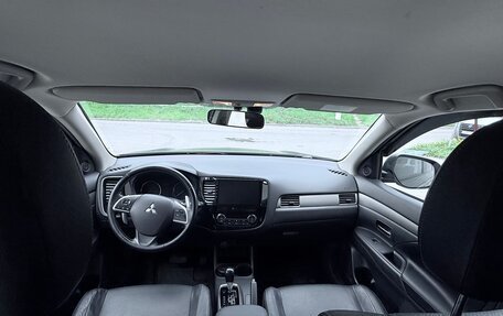 Mitsubishi Outlander III рестайлинг 3, 2013 год, 1 620 000 рублей, 12 фотография