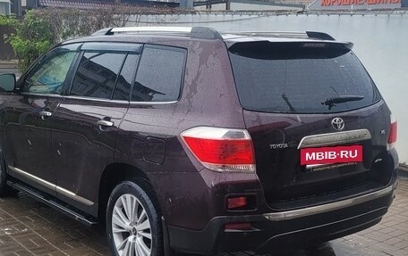 Toyota Highlander III, 2013 год, 2 400 000 рублей, 3 фотография