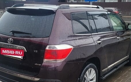Toyota Highlander III, 2013 год, 2 400 000 рублей, 4 фотография