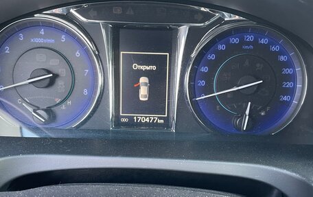Toyota Camry, 2016 год, 1 900 000 рублей, 13 фотография