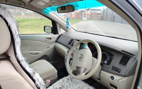 Toyota ISis I, 2011 год, 1 200 000 рублей, 3 фотография