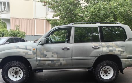 Toyota Land Cruiser 100 рестайлинг 2, 2002 год, 2 999 999 рублей, 4 фотография