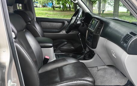 Toyota Land Cruiser 100 рестайлинг 2, 2002 год, 2 999 999 рублей, 10 фотография