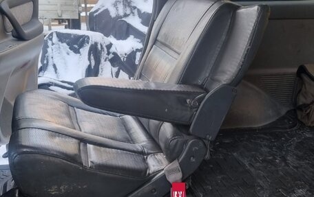 Toyota Land Cruiser 100 рестайлинг 2, 2002 год, 2 999 999 рублей, 17 фотография