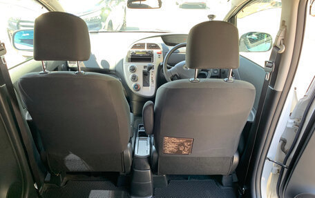 Toyota Ractis I, 2010 год, 980 000 рублей, 32 фотография