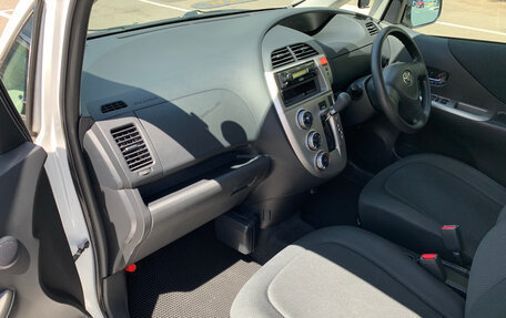 Toyota Ractis I, 2010 год, 980 000 рублей, 38 фотография