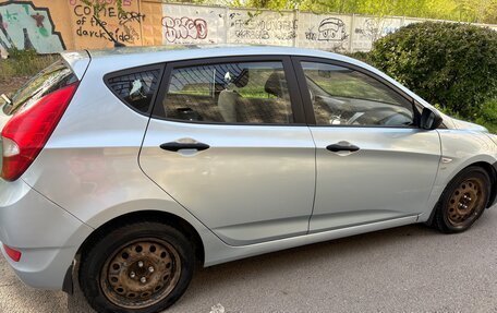 Hyundai Solaris II рестайлинг, 2012 год, 550 000 рублей, 14 фотография