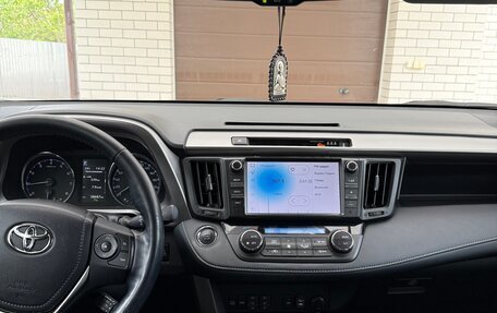 Toyota RAV4, 2018 год, 3 450 000 рублей, 9 фотография