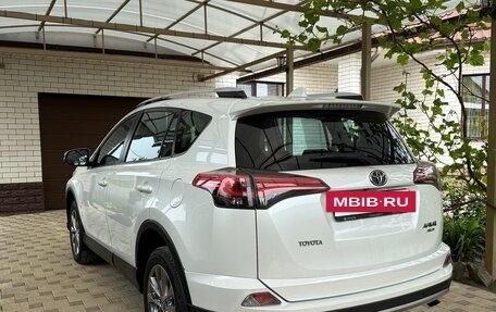Toyota RAV4, 2018 год, 3 450 000 рублей, 4 фотография