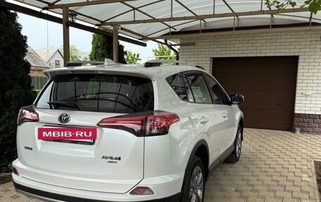 Toyota RAV4, 2018 год, 3 450 000 рублей, 5 фотография