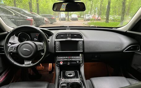 Jaguar XE I рестайлинг, 2017 год, 1 690 000 рублей, 12 фотография
