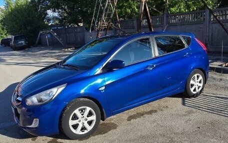 Hyundai Solaris II рестайлинг, 2011 год, 980 000 рублей, 24 фотография