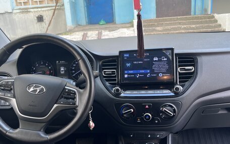 Hyundai Solaris II рестайлинг, 2021 год, 1 850 000 рублей, 10 фотография