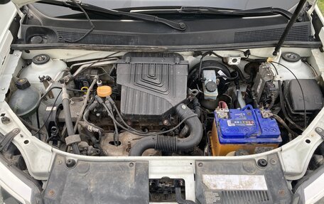 Renault Logan II, 2019 год, 670 000 рублей, 11 фотография